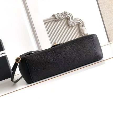 CHANEL 26S SOUPLISSIMO MAXI FLAP MEDIUM 32 IN BLACK GRAINED CALFSKIN GOLD HARDWARE