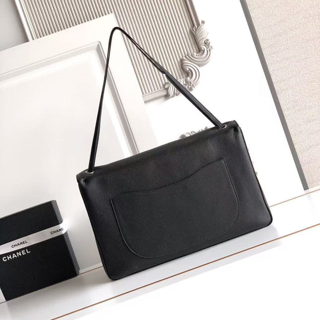 CHANEL 26S SOUPLISSIMO MAXI FLAP 39 IN BLACK GRAINED CALFSKIN SILVER HARDWARE