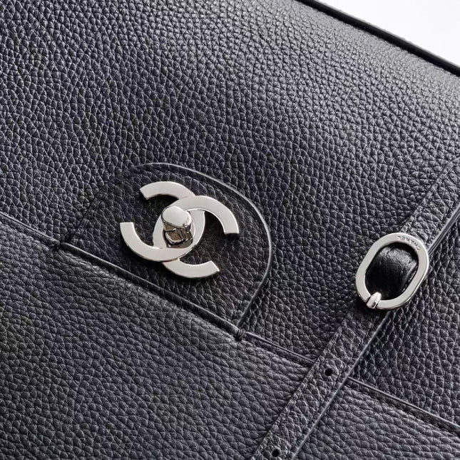 CHANEL 26S SOUPLISSIMO MAXI FLAP 39 IN BLACK GRAINED CALFSKIN SILVER HARDWARE