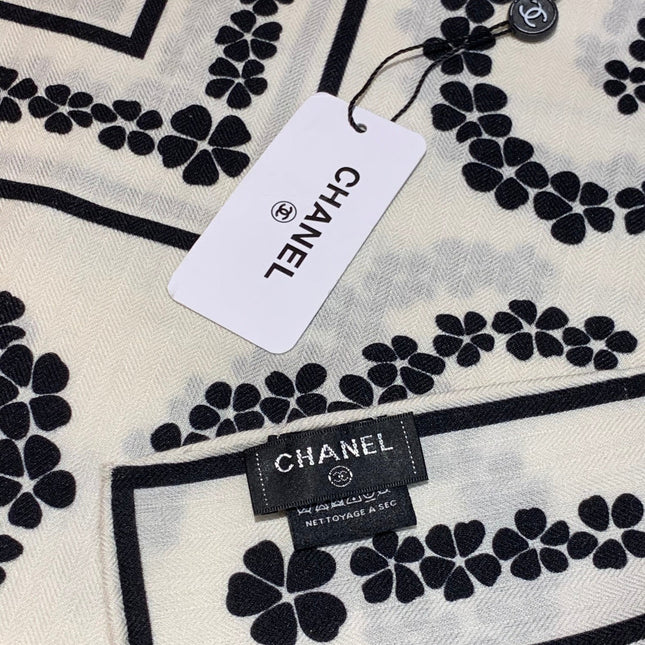 CHANEL 25S SCARF 135 CM IN CASHMERE SILK 943685