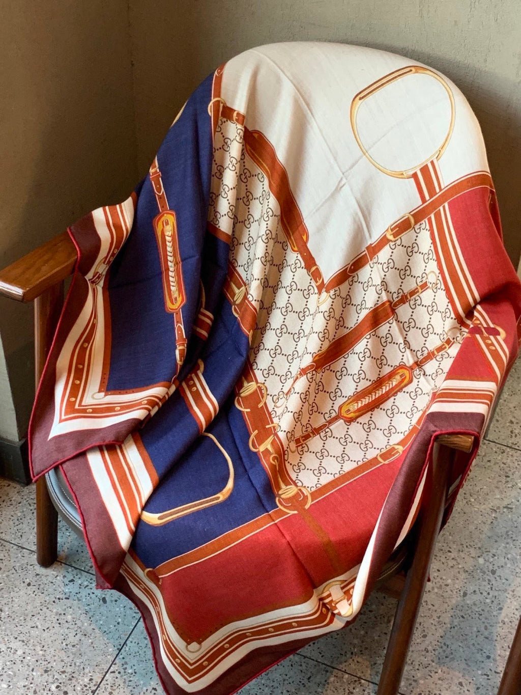 GUCCI 26S SCARF 140 IN CASHMERE AND SILK 290755