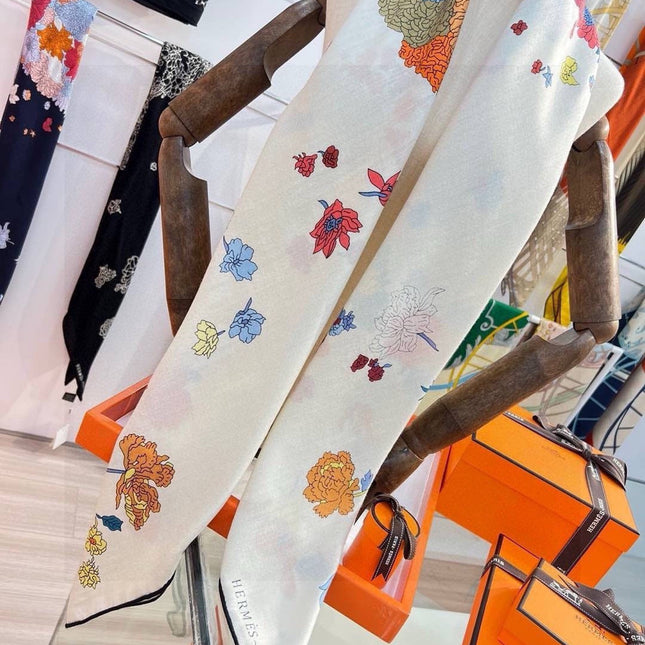 HERMES 26S SCARF 140 IN CASHMERE AND SILK 303340