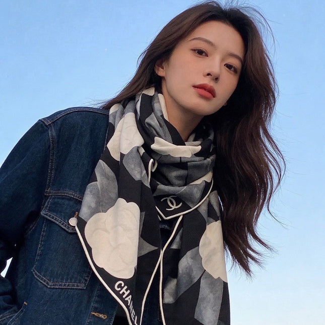 CHANEL 26S SCARF 140 IN SILK 311982