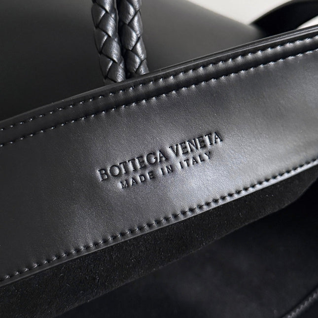 BOTTEGA VENETA 25S MEDIUM LIBERTA 30 IN BLACK CALFSKIN GOLD HARDWARE