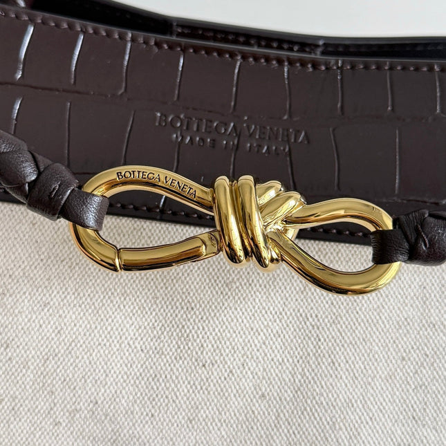 BOTTEGA VENETA 25S MEDIUM ANDIAMO 32 IN IVORY DARK BROWN CALFSKIN AND CANVAS