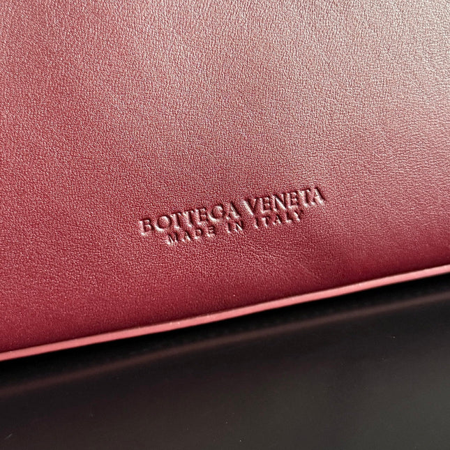 BOTTEGA VENETA 25S MEDIUM CIAO CIAO BAG 26 IN BURGUNDY CALFSKIN
