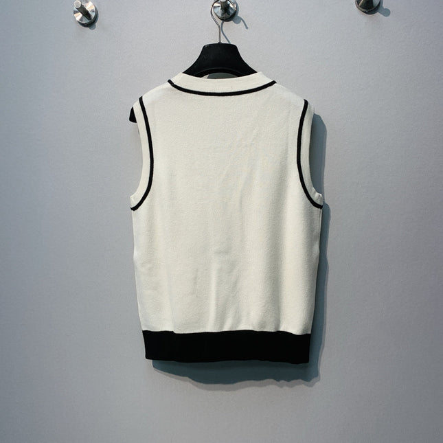 CHANEL 26S SLEEVELESS V-NECK BLAZER 669