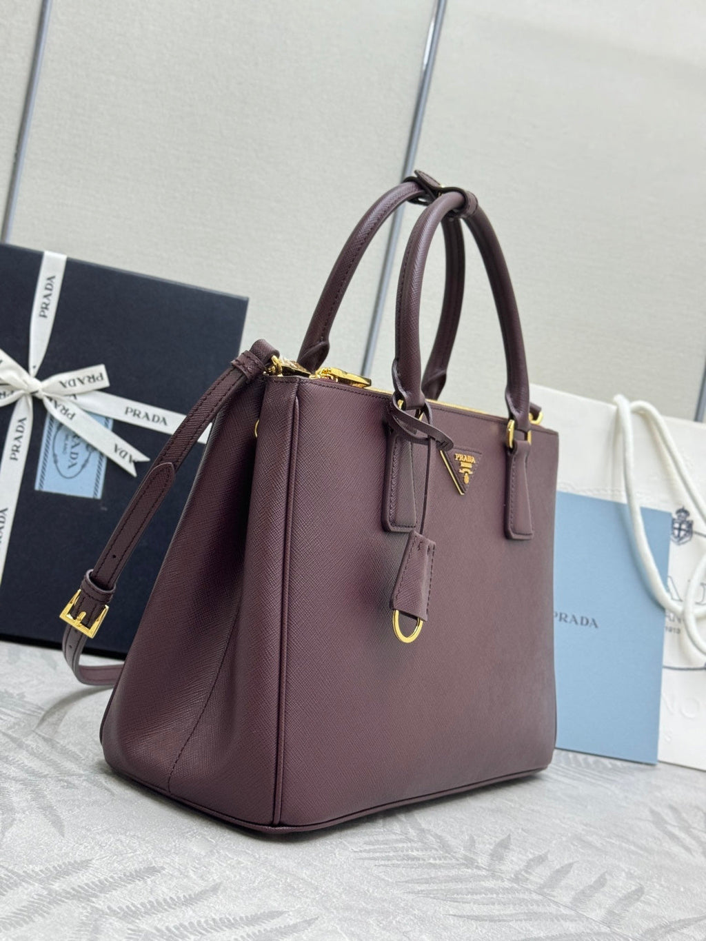 PRADA 26S GALLERIA 32 BAG IN BURGUNDY SAFFIANO