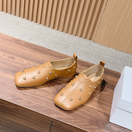 CHLOE 26S STUDDED LOAFERS IN LIGHT BROWN CALFSKIN