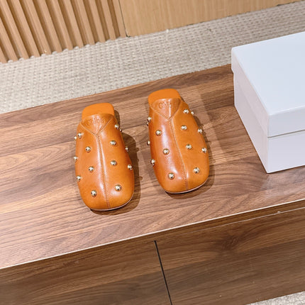 CHLOE 26S STUDDED FLAT MULES IN CARAMEL BROWN CALFSKIN
