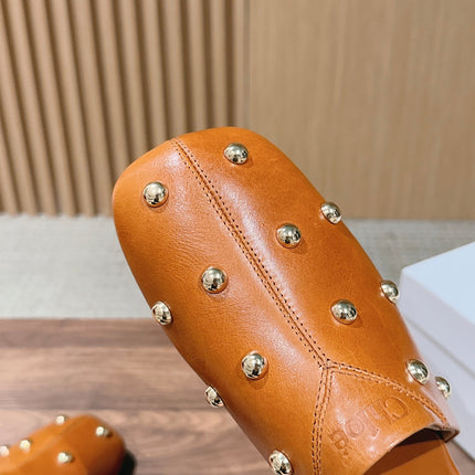 CHLOE 26S STUDDED FLAT MULES IN CARAMEL BROWN CALFSKIN