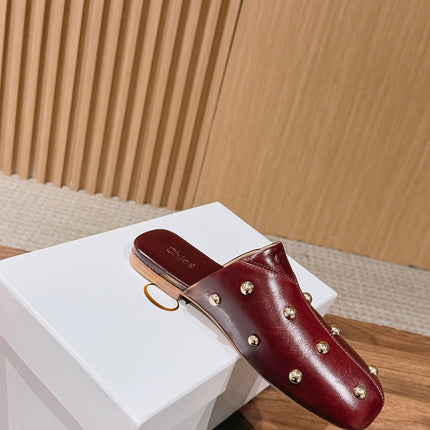 CHLOE 26S STUDDED FLAT MULES IN BURGUNDY CALFSKIN