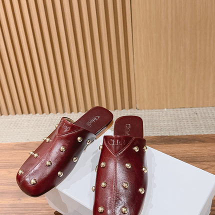 CHLOE 26S STUDDED FLAT MULES IN BURGUNDY CALFSKIN