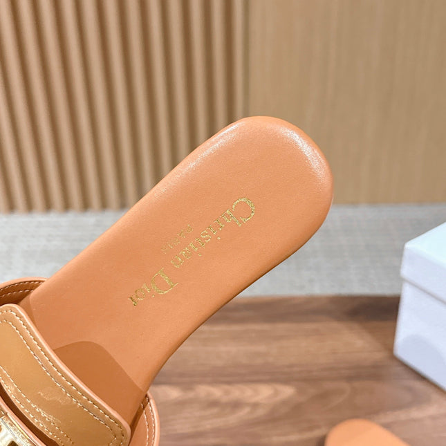 DIOR 26S WIDE STRAP SLIDE SANDALS IN CARAMEL BROWN CALFSKIN PEARL GOLD BUCKLE