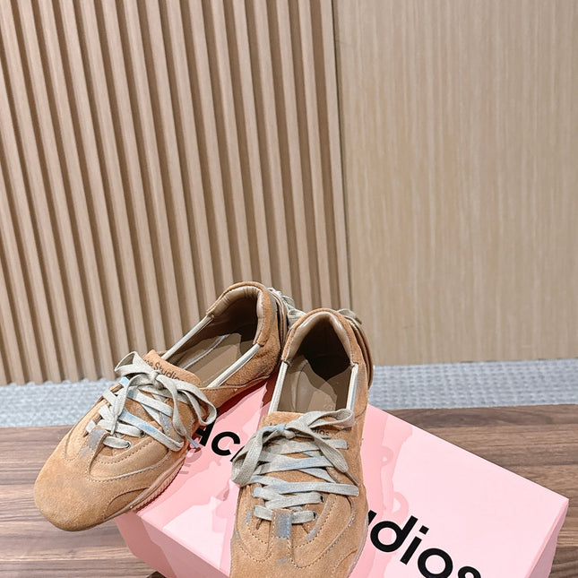 DIOR 26S LOW TOP SNEAKERS IN BEIGE SUEDE WITH LIGHT GREY LACES