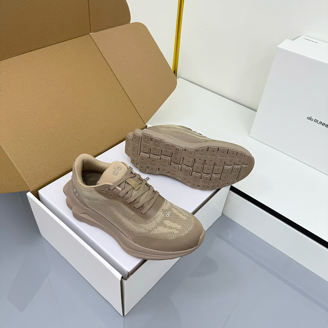 ALO 25S SNEAKER IN STONE BEIGE MESH FABRIC