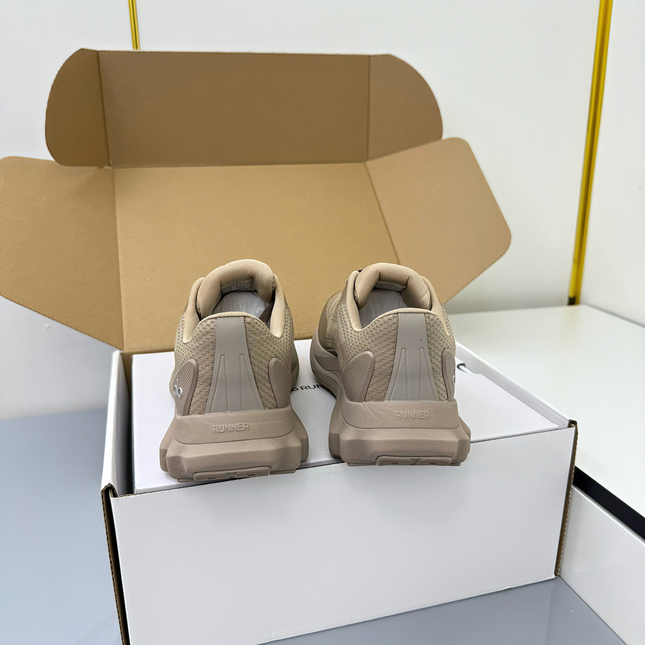 ALO 25S SNEAKER IN STONE BEIGE MESH FABRIC