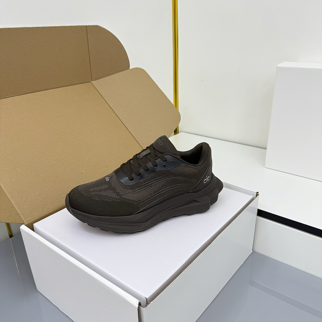ALO 25S SNEAKER IN MOSS BROWN MESH FABRIC