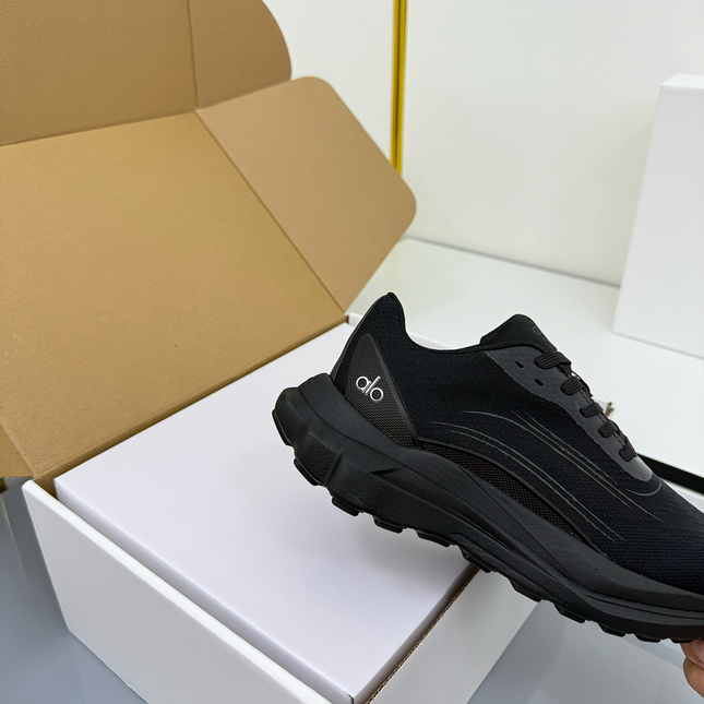 ALO 25S SNEAKER IN BLACK MESH FABRIC