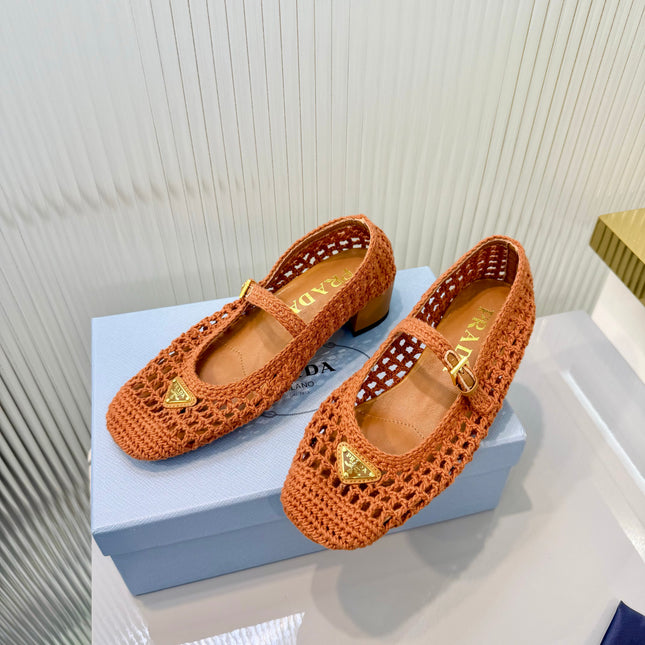 PRADA 26S LOGO PLAQUE CROCHET MARY JANE PUMPS 50MM IN CARAMEL BROWN WOVEN FIBER
