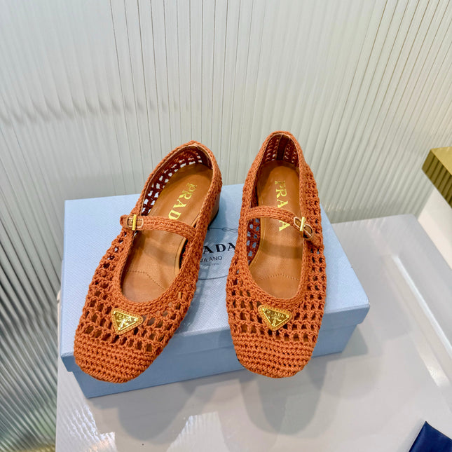 PRADA 26S LOGO PLAQUE CROCHET MARY JANE PUMPS 50MM IN CARAMEL BROWN WOVEN FIBER