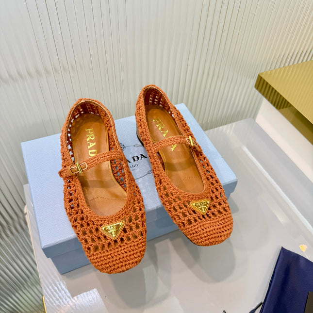 PRADA 26S LOGO PLAQUE CROCHET MARY JANE PUMPS 50MM IN CARAMEL BROWN WOVEN FIBER