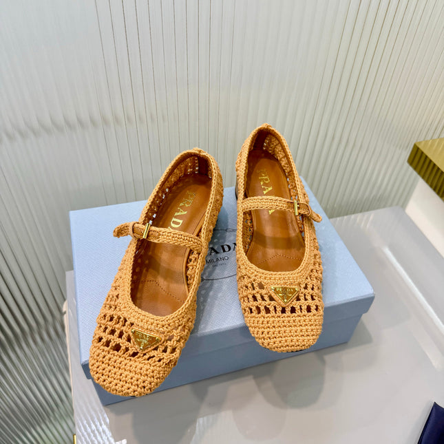 PRADA 26S LOGO PLAQUE CROCHET MARY JANE PUMPS 50MM IN BROWN WOVEN FIBER