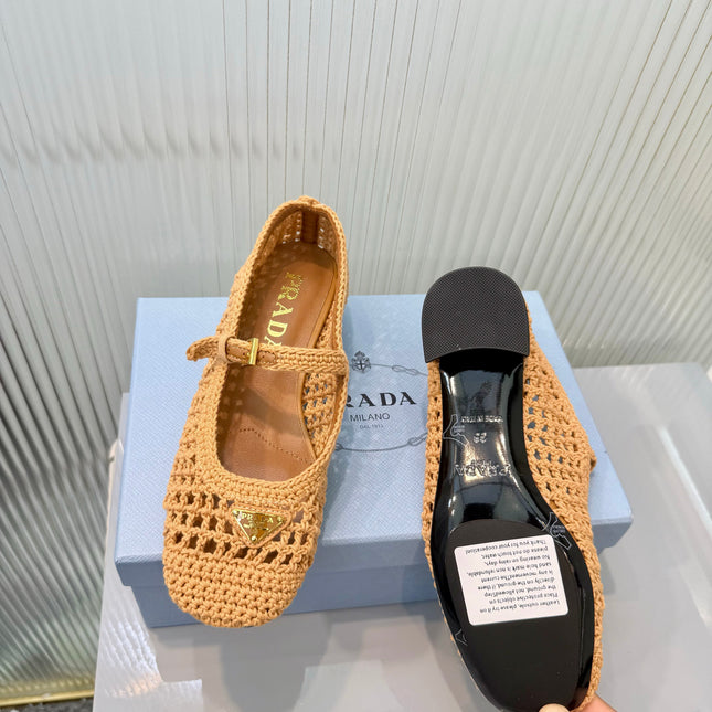 PRADA 26S LOGO PLAQUE CROCHET MARY JANE PUMPS 50MM IN BROWN WOVEN FIBER