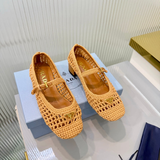 PRADA 26S LOGO PLAQUE CROCHET MARY JANE PUMPS 50MM IN BROWN WOVEN FIBER