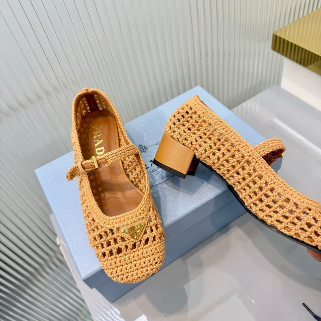 PRADA 26S LOGO PLAQUE CROCHET MARY JANE PUMPS 50MM IN BROWN WOVEN FIBER