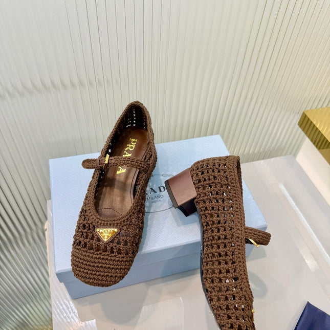 PRADA 26S LOGO PLAQUE CROCHET MARY JANE PUMPS 50MM IN DARK BROWN WOVEN FIBER