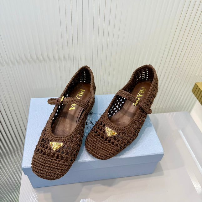 PRADA 26S LOGO PLAQUE CROCHET MARY JANE PUMPS 50MM IN DARK BROWN WOVEN FIBER