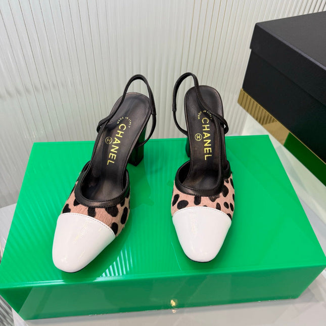 CHANEL 26S HIGH-HEEL SLINGBACKS 70 MM IN WHITE PATENT CALFSKIN WITH LINK PINK PONY HAIR