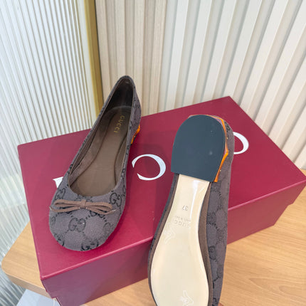 GUCCI 26S BALLET FLATS IN GREYISH BROWN GG CANVAS