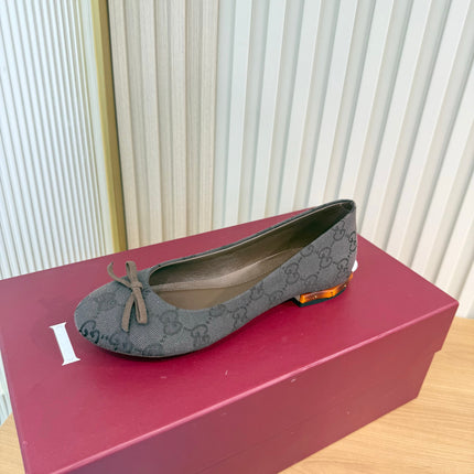 GUCCI 26S BALLET FLATS IN GREYISH BROWN GG CANVAS