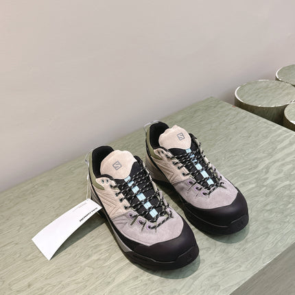 ALO 25S SALOMON X-ALP LTR SNEAKER IN BEIGE AND GREY SUEDE