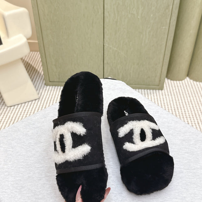 CHANEL 25S FUR SLIPPERS DOUBLE-LAYERED IN BLACK WITH WHITE CC LOGO