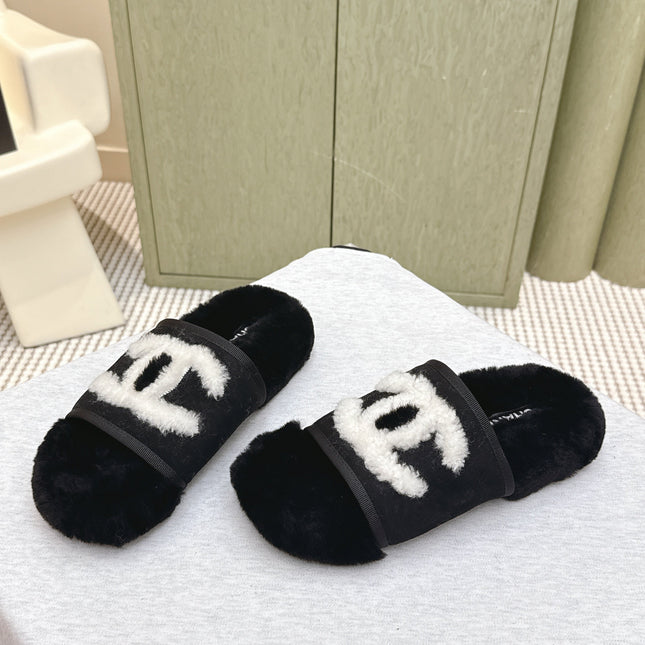 CHANEL 25S FUR SLIPPERS DOUBLE-LAYERED IN BLACK WITH WHITE CC LOGO