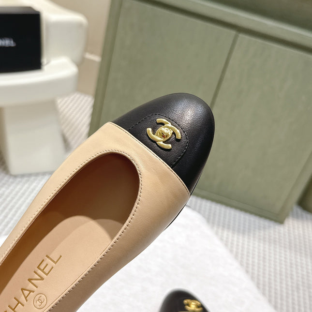 CHANEL 25S BALLET FLATS IN BEIGE CALFSKIN WITH BLACK CAP TOE GOLD HARDWARE