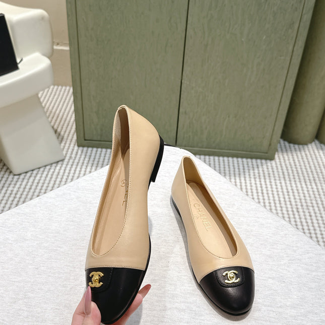 CHANEL 25S BALLET FLATS IN BEIGE CALFSKIN WITH BLACK CAP TOE GOLD HARDWARE