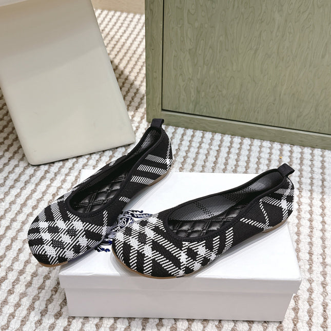 BURBERRY 26S BALLET FLATS IN BLACK AND WHITE KNIT