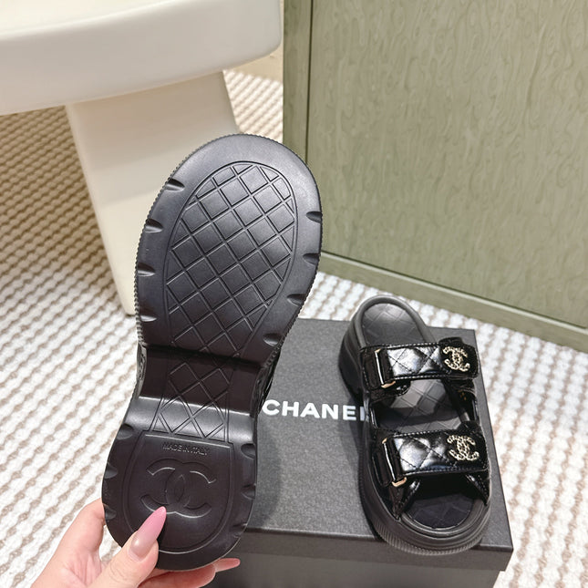 CHANEL 25S STRAP SANDALS IN BLACK PATENT CALFSKIN SILVER HARDWARE
