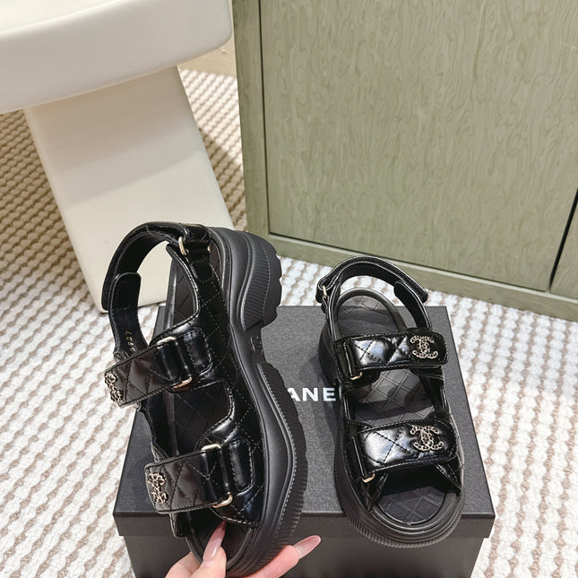 CHANEL 25S SANDALS IN BLACK PATENT CALFSKIN GOLD HARDWARE