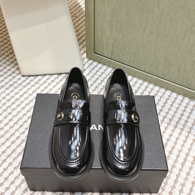CHANEL 25S GODDESS FLAT LOAFERS IN BLACK PATENT CALFSKIN GOLD HARDWARE