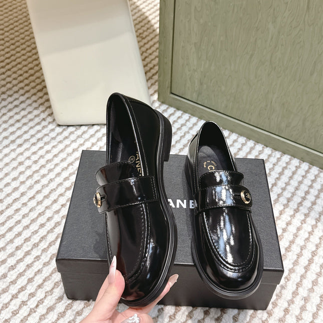 CHANEL 25S GODDESS FLAT LOAFERS IN BLACK PATENT CALFSKIN GOLD HARDWARE