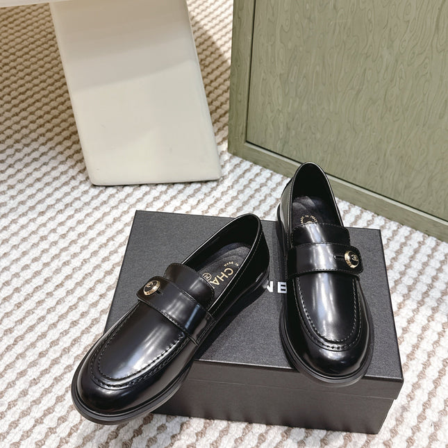 CHANEL 25S GODDESS FLAT LOAFERS IN BLACK GLOSSY CALFSKIN GOLD HARDWARE