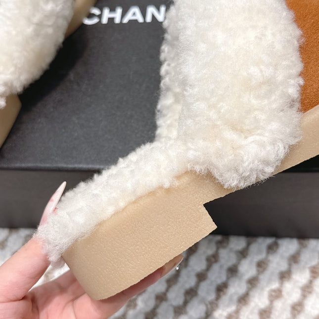 CHANEL 25S INDOOR SLIPPERS IN CARAMEL AND BLACK SUEDE FUR-LINED