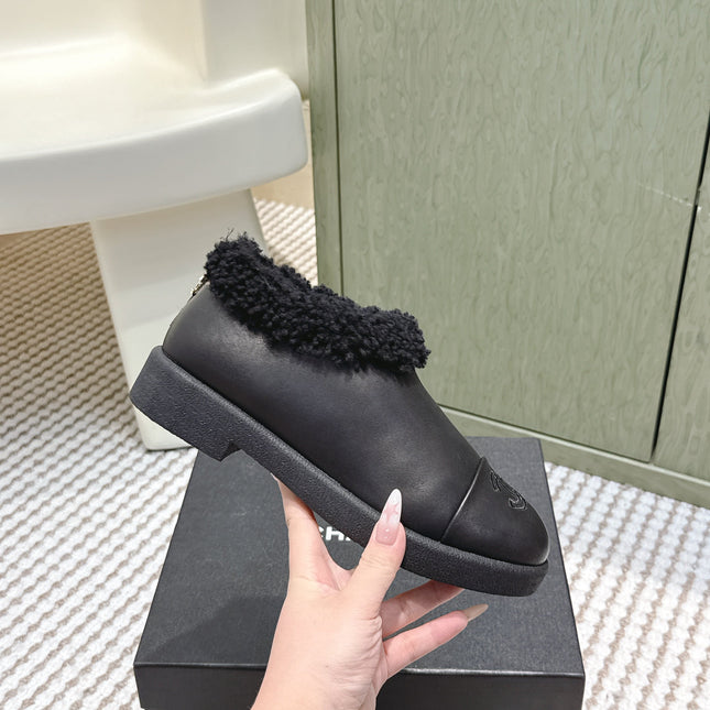 CHANEL 25S SHORT BOOTS IN BLACK CALFSKIN WITH SHEEPSKIN LINING