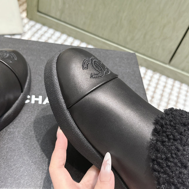 CHANEL 25S SHORT BOOTS IN BLACK CALFSKIN WITH SHEEPSKIN LINING