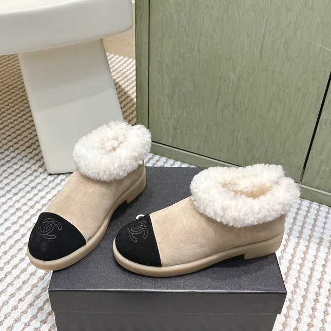 CHANEL 25S SHORT SUEDE BOOTS IN BEIGE AND BLACK WITH SHEEPSKIN LINING
